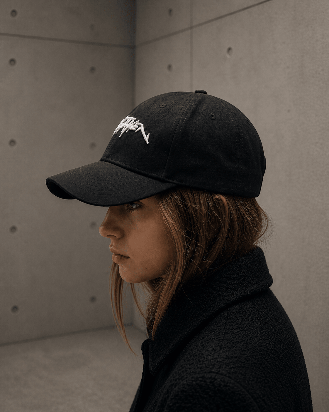 Black Hat - 6-panel structured crown with white embroidered Mistaken mark
